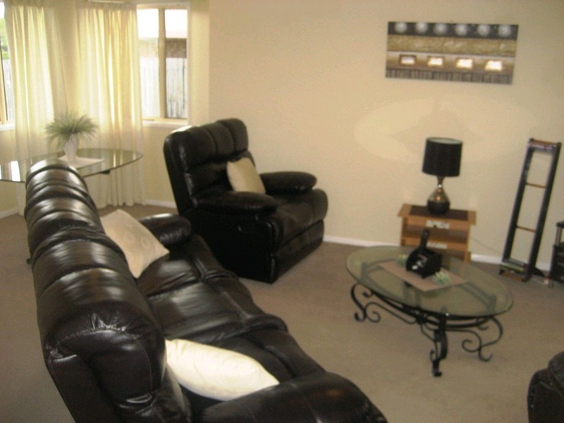 9 Hillcrest Place, Flinders View QLD 4305