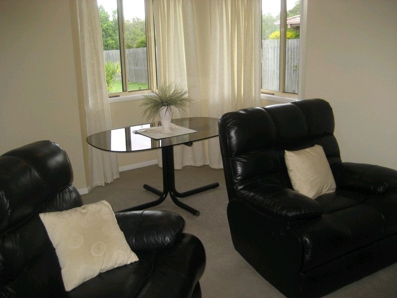 9 Hillcrest Place, Flinders View QLD 4305