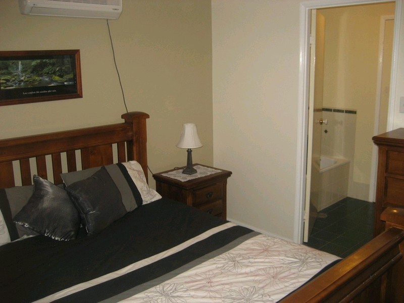 9 Hillcrest Place, Flinders View QLD 4305