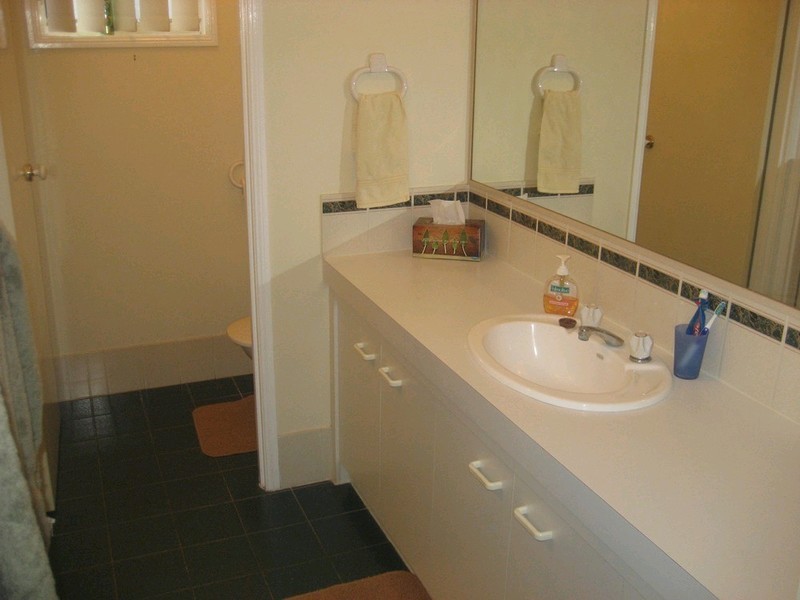 9 Hillcrest Place, Flinders View QLD 4305