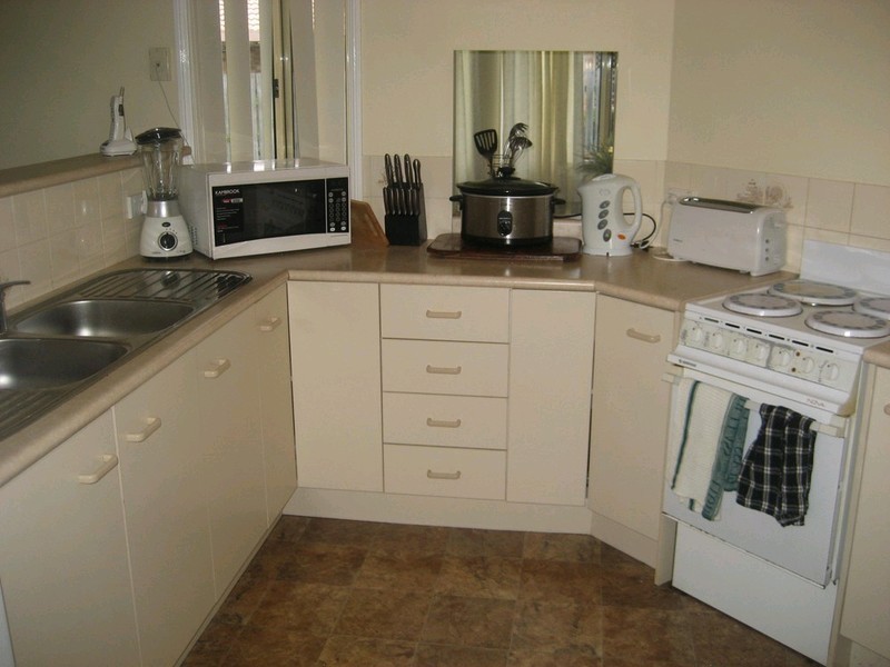 9 Hillcrest Place, Flinders View QLD 4305