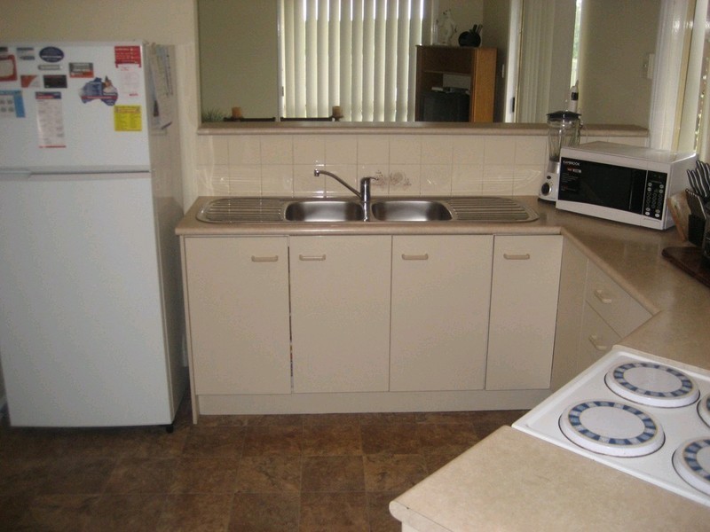 9 Hillcrest Place, Flinders View QLD 4305