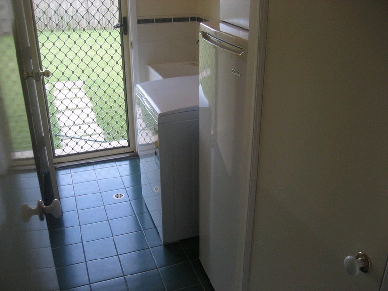 9 Hillcrest Place, Flinders View QLD 4305