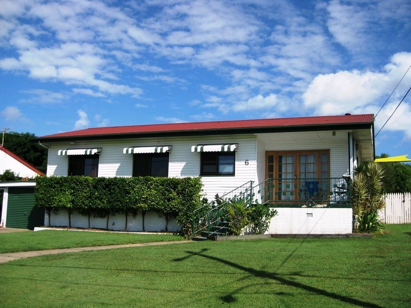 6 Blaxland Street, Eastern Heights QLD 4305