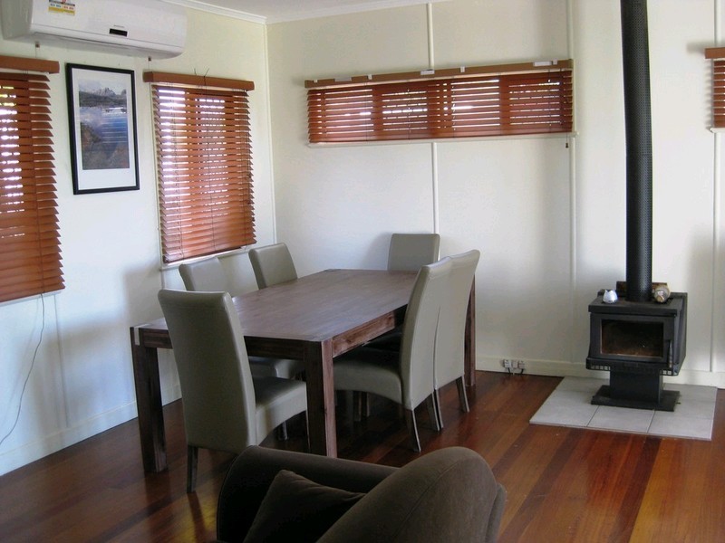 6 Blaxland Street, Eastern Heights QLD 4305