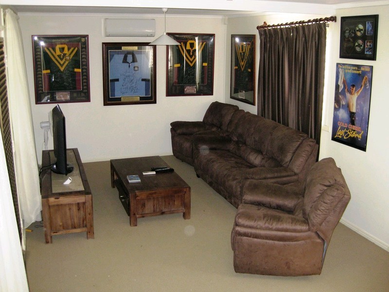 6 Blaxland Street, Eastern Heights QLD 4305