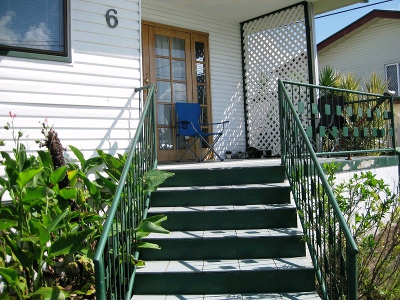 6 Blaxland Street, Eastern Heights QLD 4305