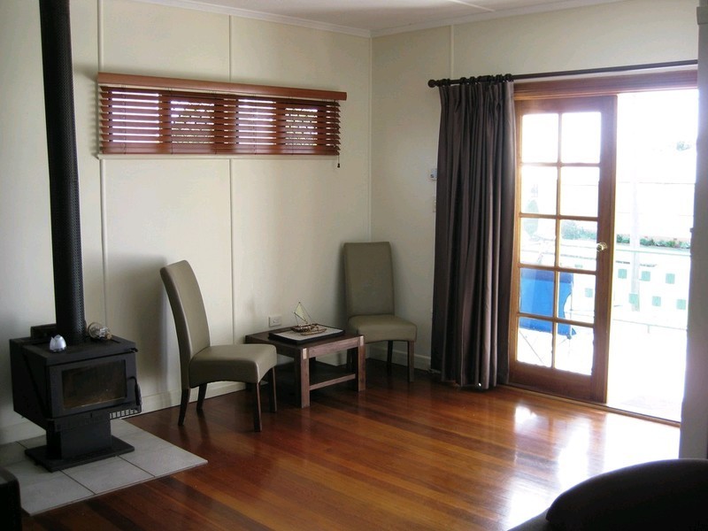 6 Blaxland Street, Eastern Heights QLD 4305