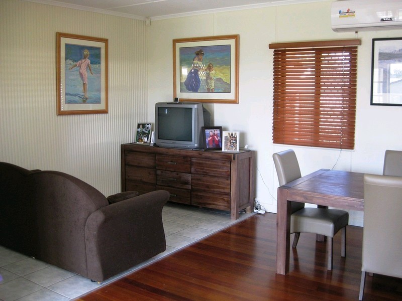 6 Blaxland Street, Eastern Heights QLD 4305