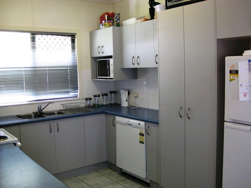 6 Blaxland Street, Eastern Heights QLD 4305