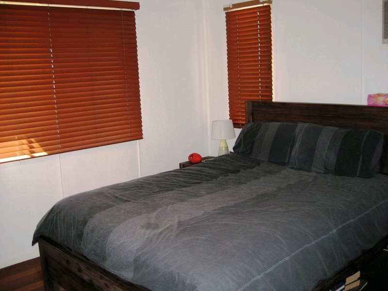 6 Blaxland Street, Eastern Heights QLD 4305