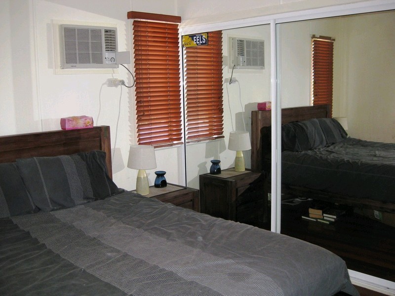 6 Blaxland Street, Eastern Heights QLD 4305