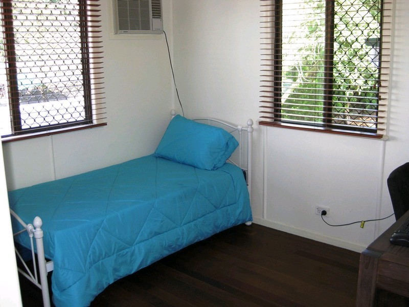 6 Blaxland Street, Eastern Heights QLD 4305