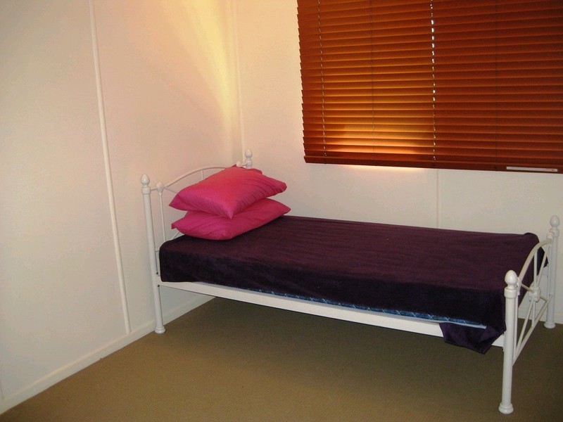 6 Blaxland Street, Eastern Heights QLD 4305