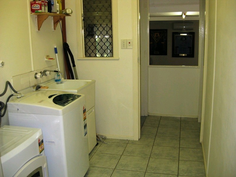 6 Blaxland Street, Eastern Heights QLD 4305