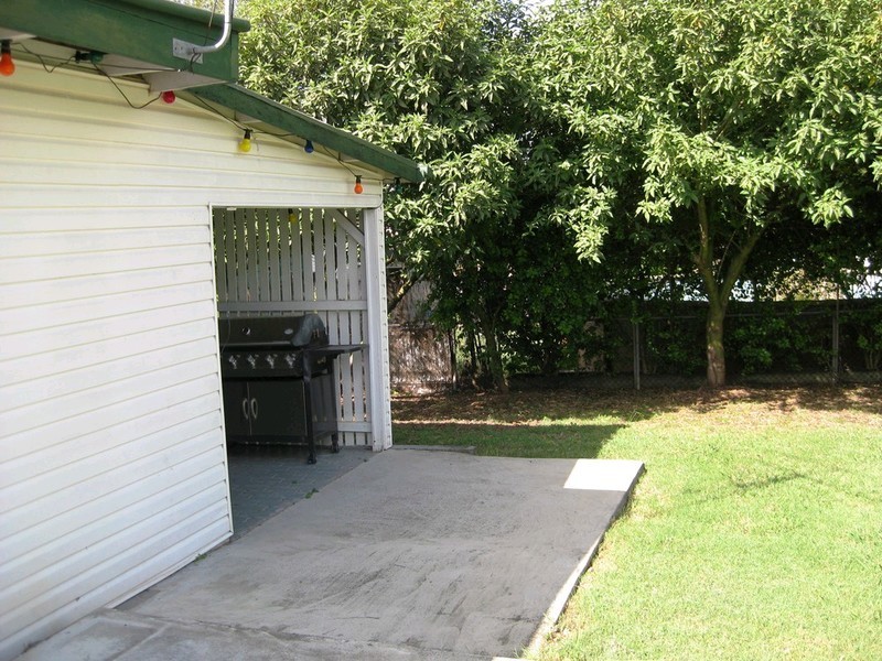 6 Blaxland Street, Eastern Heights QLD 4305