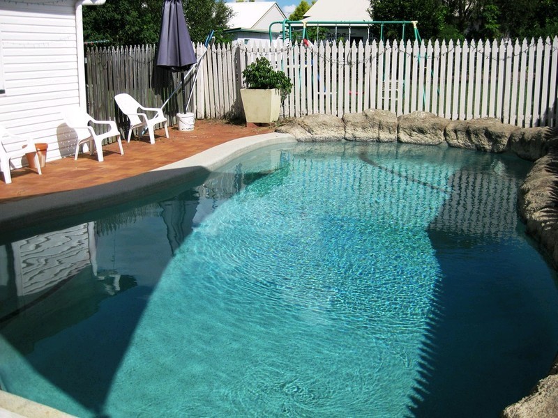 6 Blaxland Street, Eastern Heights QLD 4305