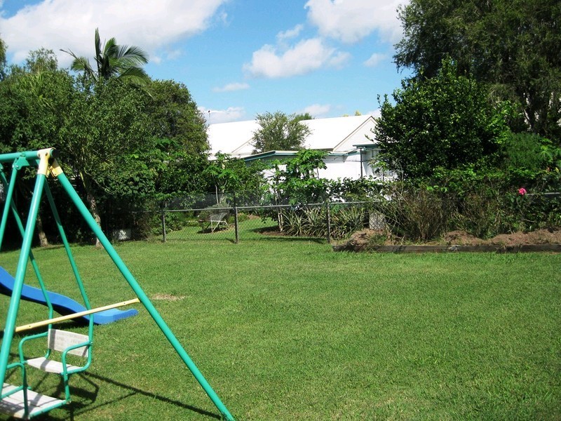 6 Blaxland Street, Eastern Heights QLD 4305