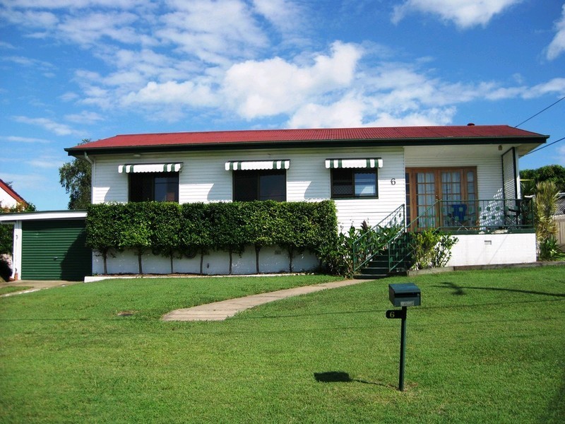 6 Blaxland Street, Eastern Heights QLD 4305