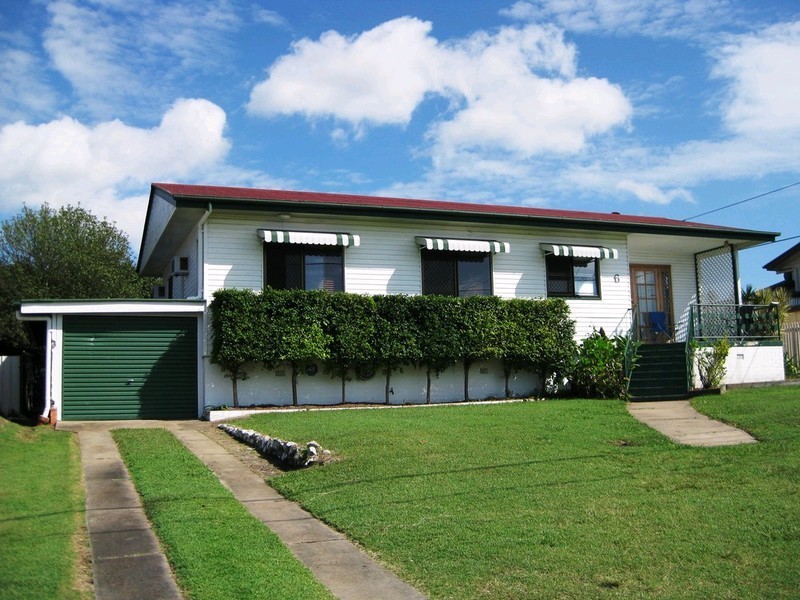 6 Blaxland Street, Eastern Heights QLD 4305