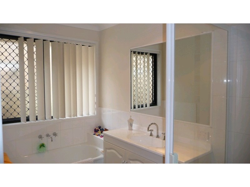 5 Crystalwood Court, Fernvale QLD 4306