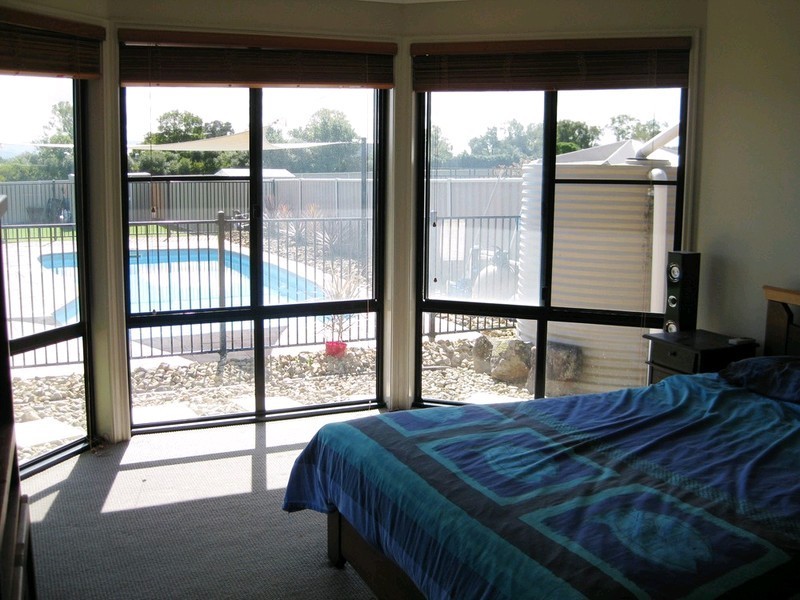 170 Edwards Street, Raceview QLD 4305