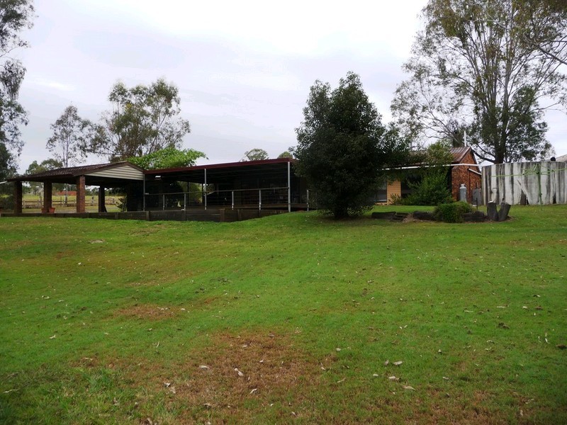 86 Poplar Street, Walloon QLD 4306
