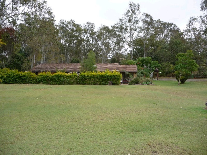 86 Poplar Street, Walloon QLD 4306