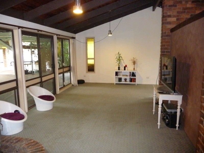 86 Poplar Street, Walloon QLD 4306