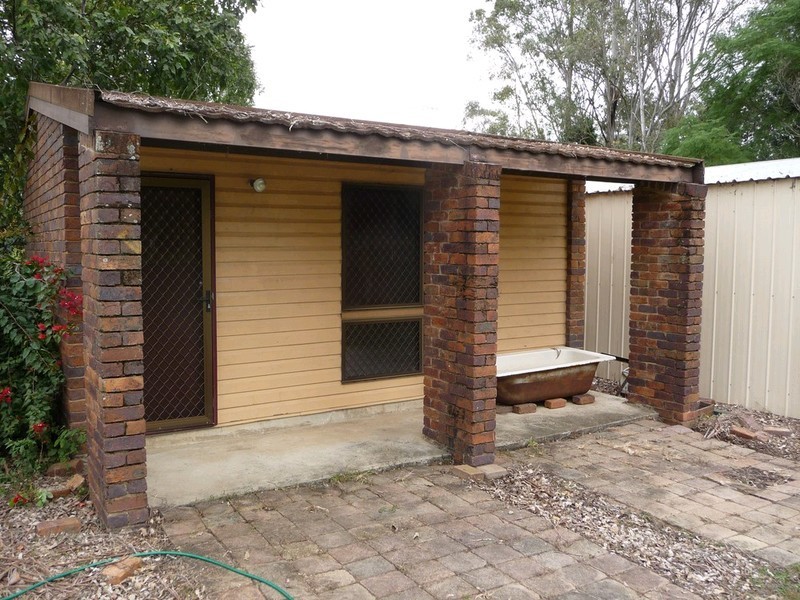 86 Poplar Street, Walloon QLD 4306
