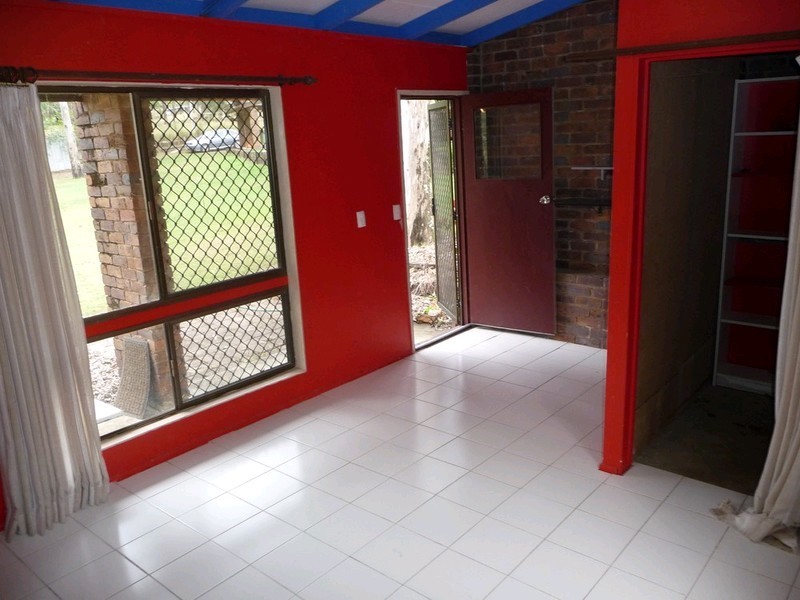 86 Poplar Street, Walloon QLD 4306