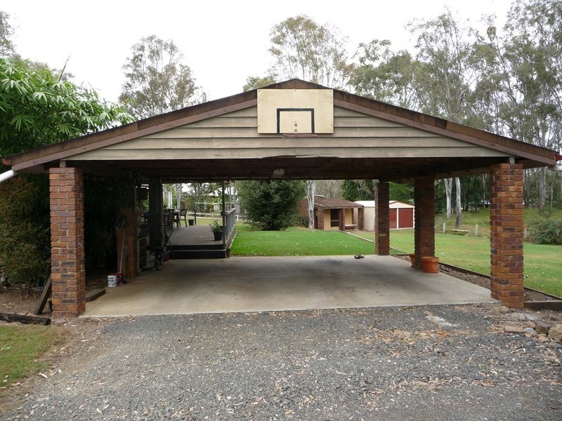 86 Poplar Street, Walloon QLD 4306