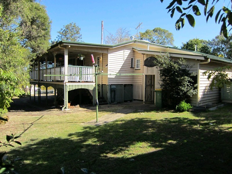2 Smart Avenue, Eastern Heights QLD 4305