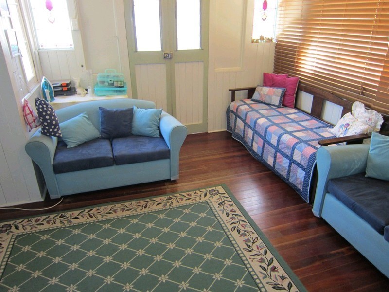 2 Smart Avenue, Eastern Heights QLD 4305