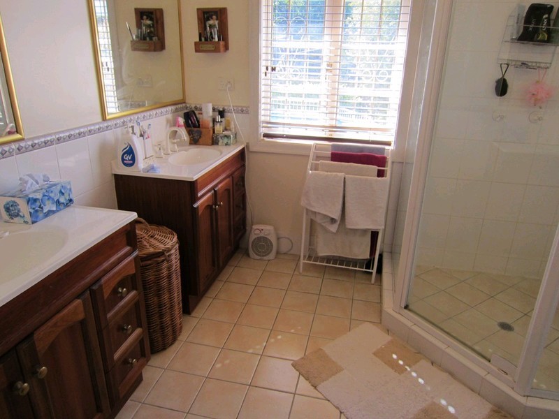 2 Smart Avenue, Eastern Heights QLD 4305