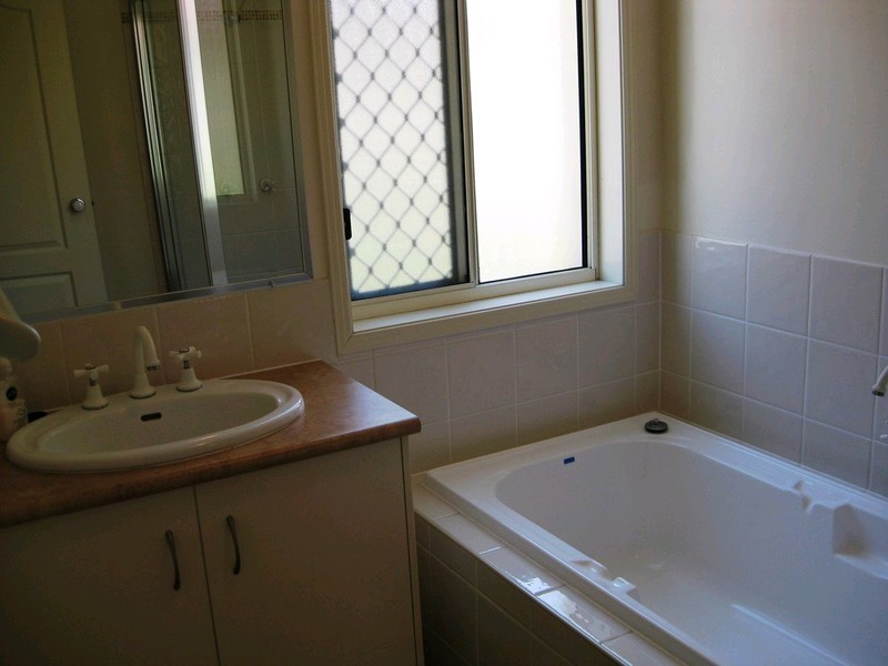 9 Anna Drive, Raceview QLD 4305
