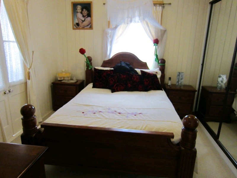 4 Cramb Street, Eastern Heights QLD 4305