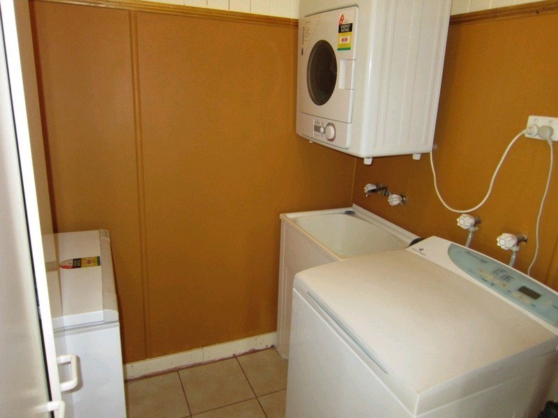 4 Cramb Street, Eastern Heights QLD 4305