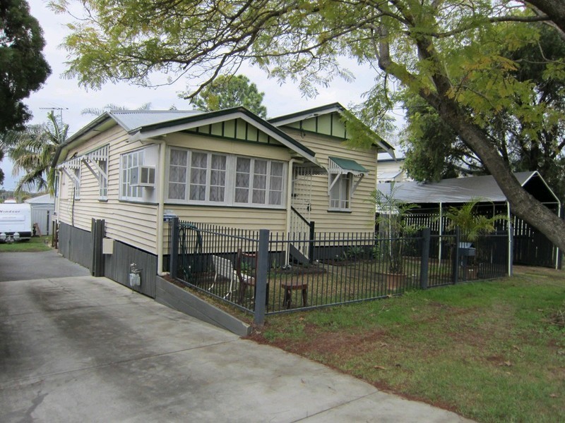 4 Cramb Street, Eastern Heights QLD 4305