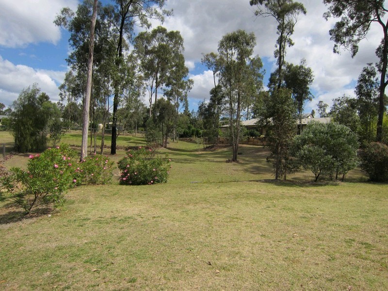 10 Hilltop Court, Deebing Heights QLD 4306