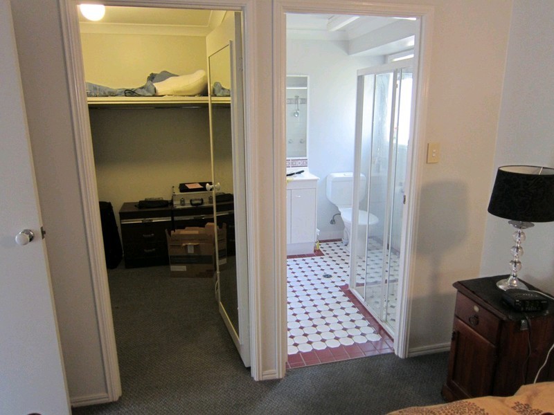 9 Dianthus Place, Flinders View QLD 4305