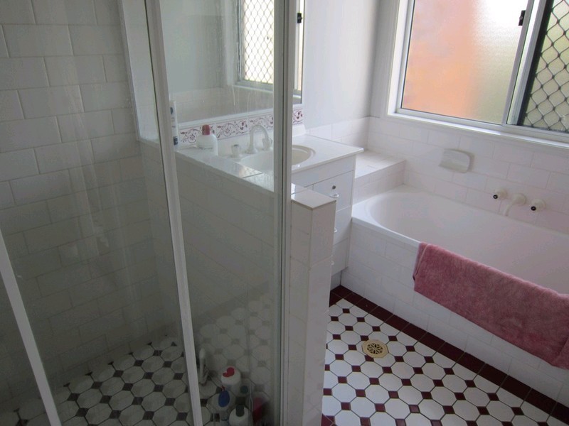 9 Dianthus Place, Flinders View QLD 4305