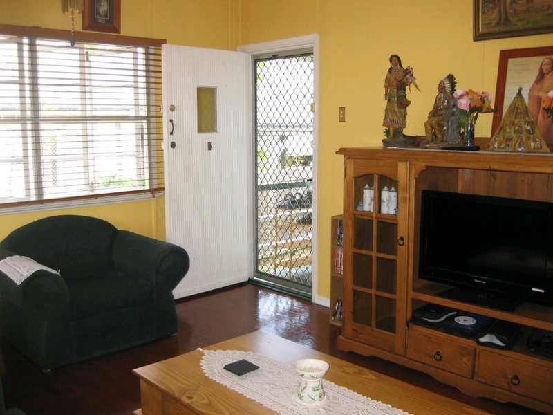 8 Mcnamara Street, Leichhardt QLD 4305