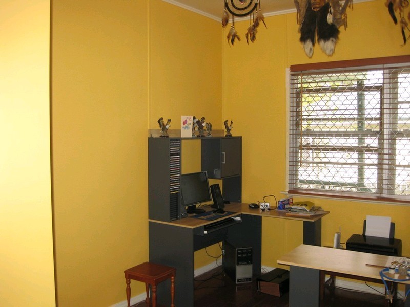 8 Mcnamara Street, Leichhardt QLD 4305