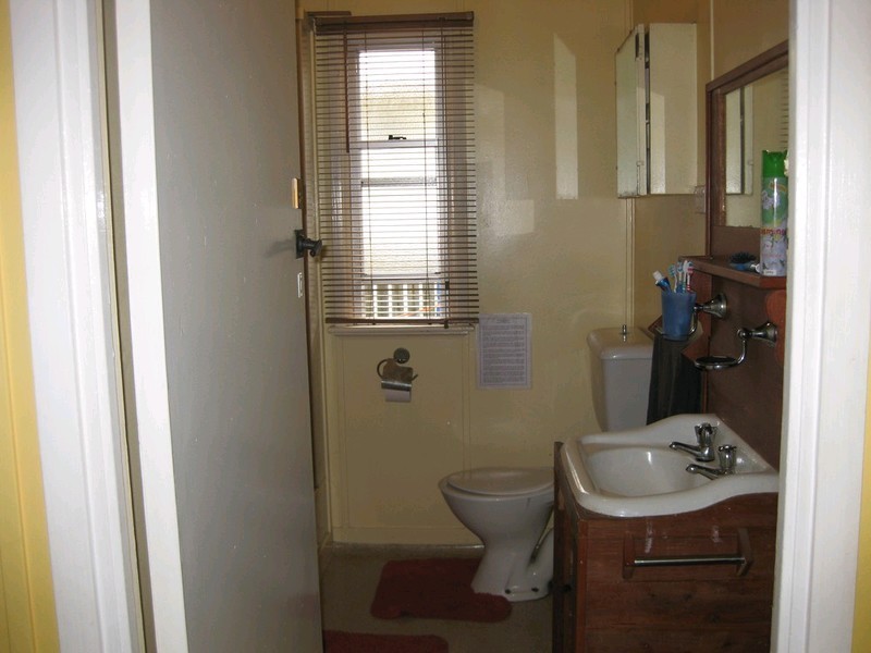 8 Mcnamara Street, Leichhardt QLD 4305