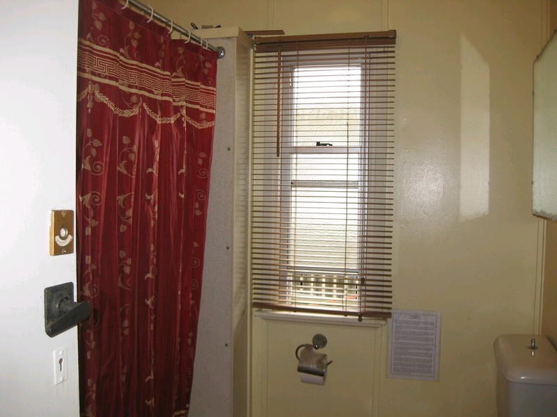 8 Mcnamara Street, Leichhardt QLD 4305