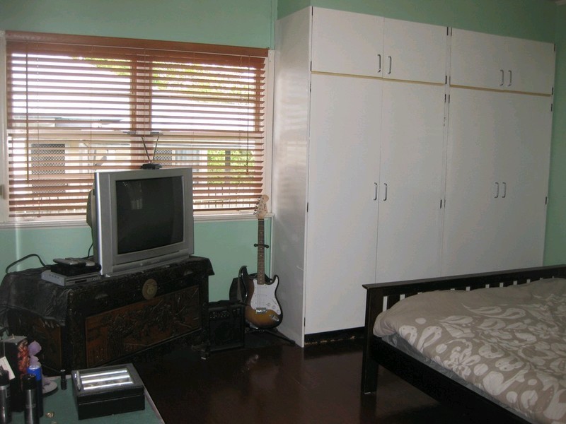 8 Mcnamara Street, Leichhardt QLD 4305