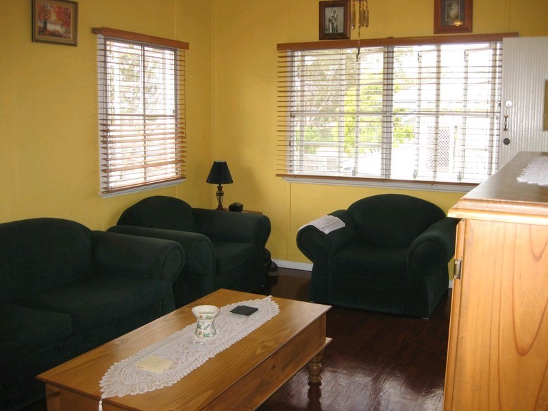 8 Mcnamara Street, Leichhardt QLD 4305