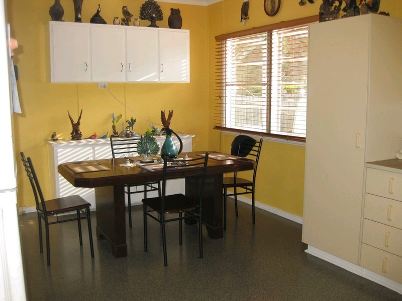 8 Mcnamara Street, Leichhardt QLD 4305