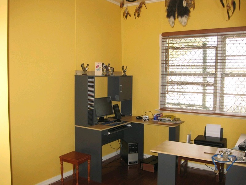 8 Mcnamara Street, Leichhardt QLD 4305